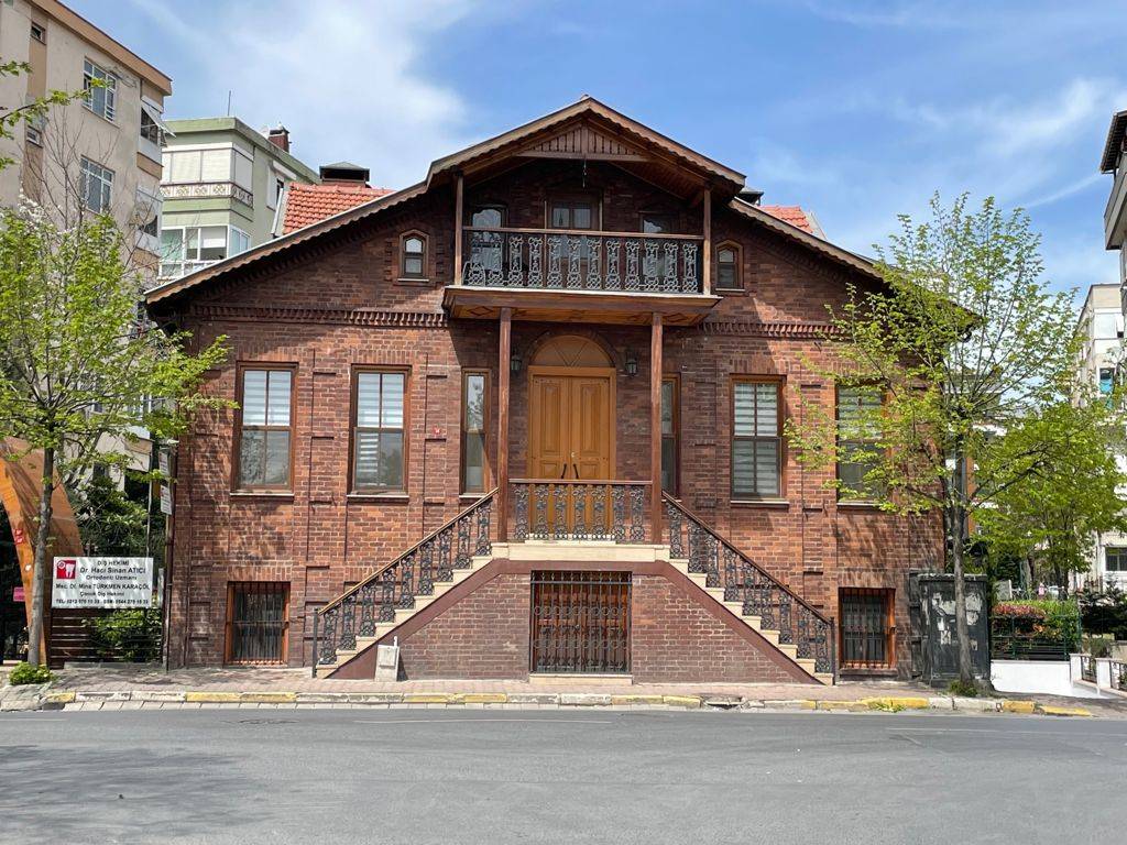 Dent Konak'ın Bakırköy'deki tarihi konak cephesi